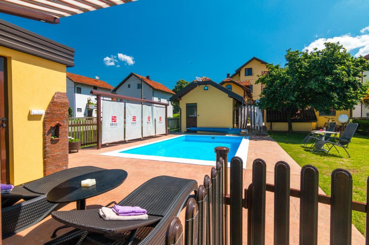 Brick Apartment Баина Баща Екстериор снимка